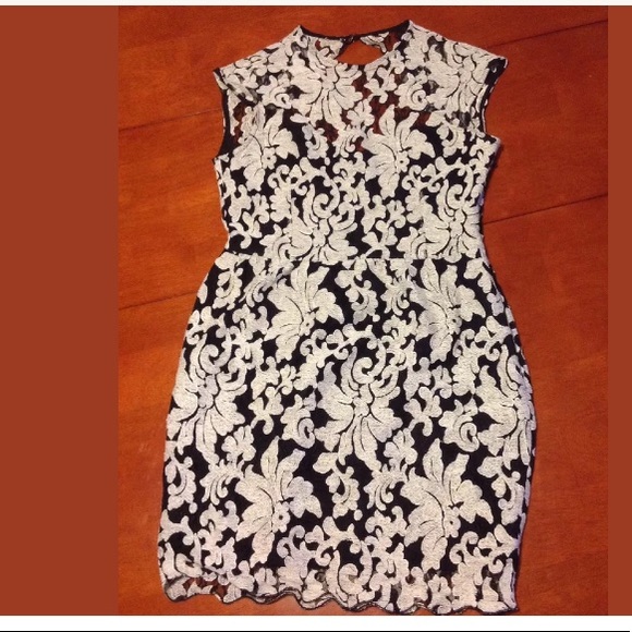 Dolce Vita Verie Embroidered Backless Lace Dress - Picture 5 of 7